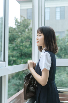 坐公交车最后一排让别人弄